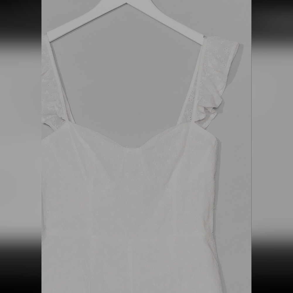 Nasty Gal Broderie Strappy Playsuit NWT size 8 - Picture 5 of 6